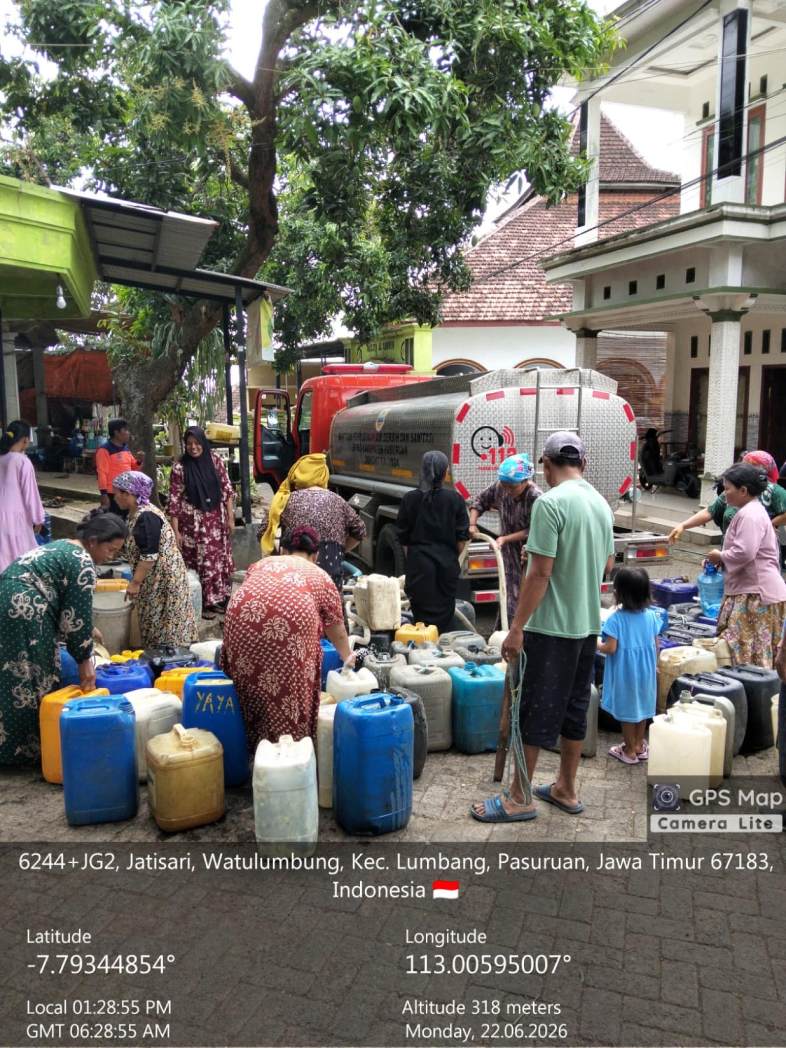 BPBD Kabupaten Pasuruan Distribusikan Air Bersih dan Lakukan Asesmen Laka Laut