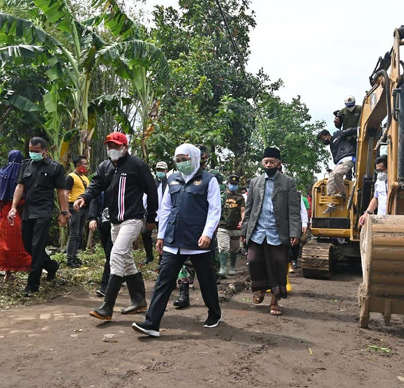 Kunjungan Ibu Gubernur Jawa Timur Bencana Banjir Bandang Tahun 2021
